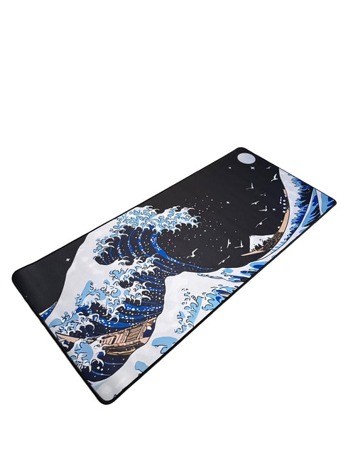 Muismat met Hokusai’s Kanagawa Wave in nachtelijk thema – diepblauwe golven met maan en vogels